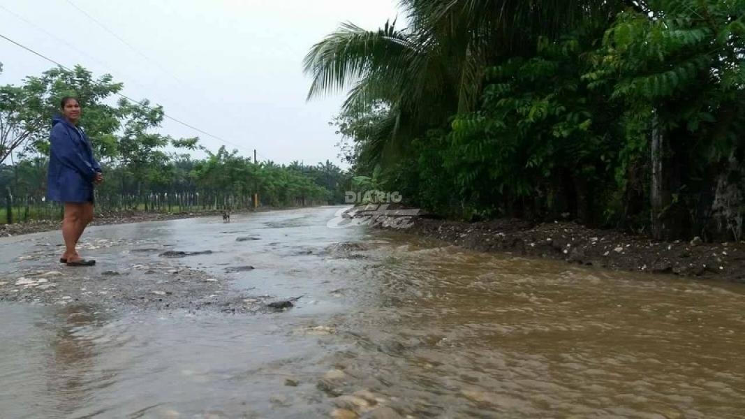 Lluvia afecta a vecinos de Golfito - Diario Extra Costa Rica