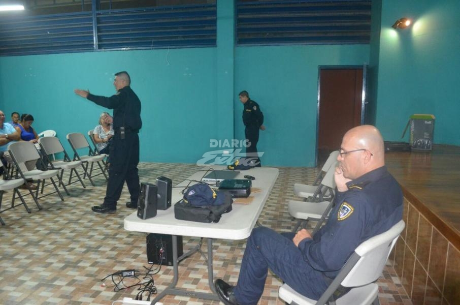 Fuerza Pública rinde cuentas a vecinos de Quepos - Diario Extra Costa Rica