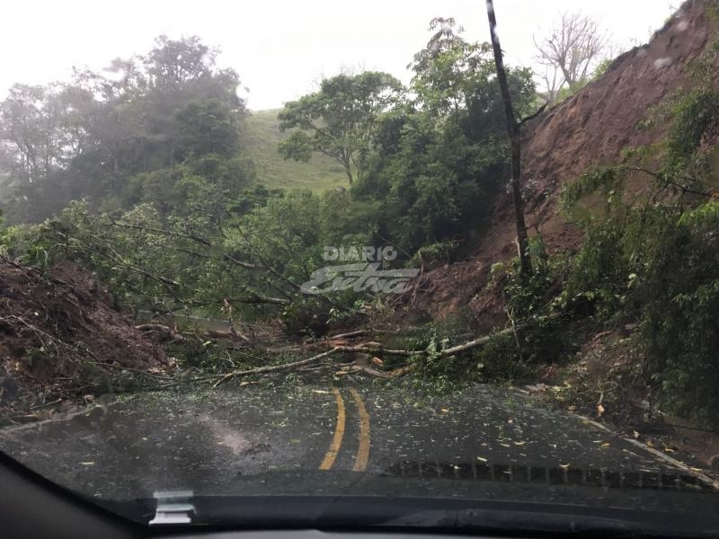 Derrumbes impiden paso entre Zarcero y Ciudad Quesada - Diario Extra Costa Rica