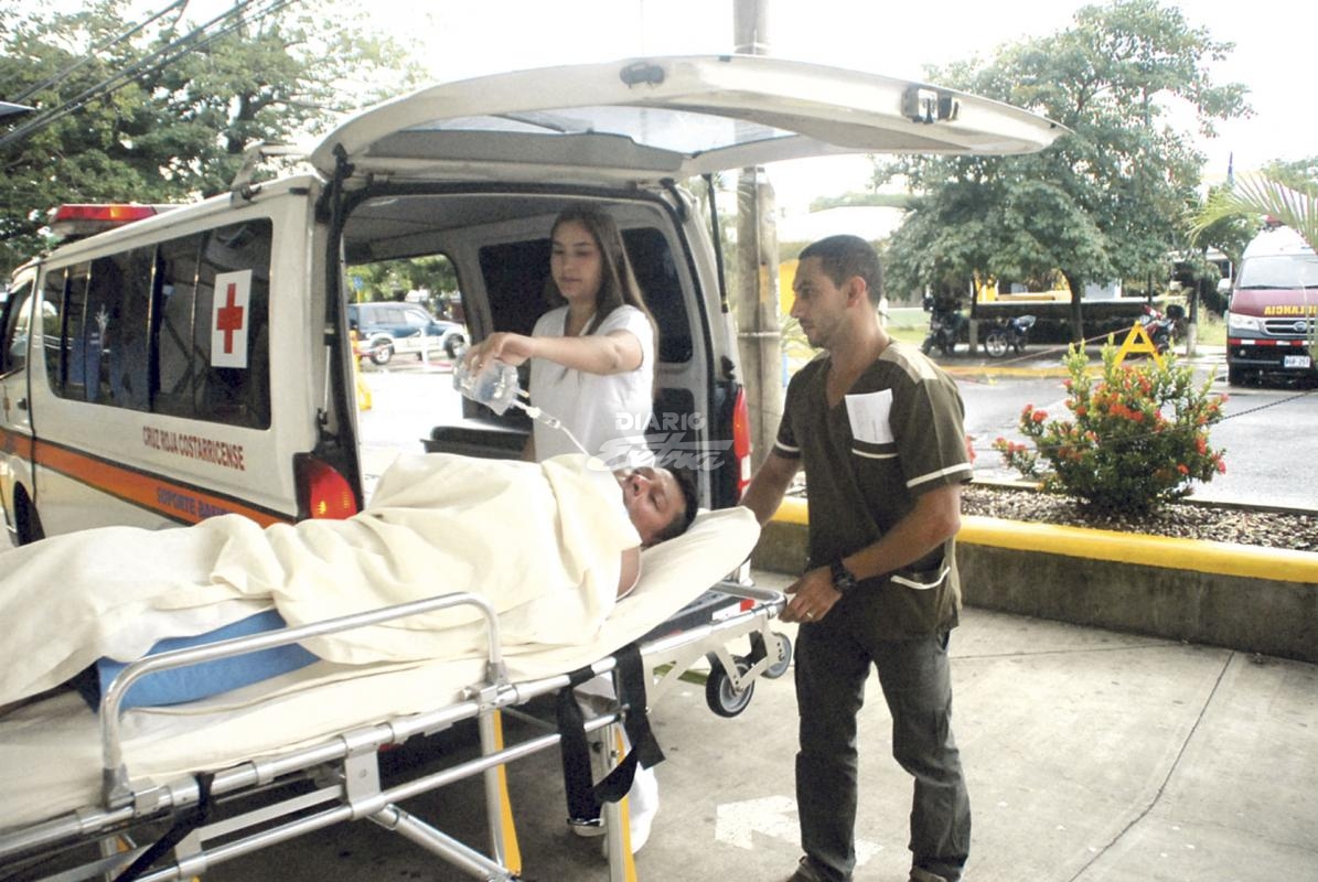 Rayo paraliza 5 peones en Jacó - Diario Extra Costa Rica