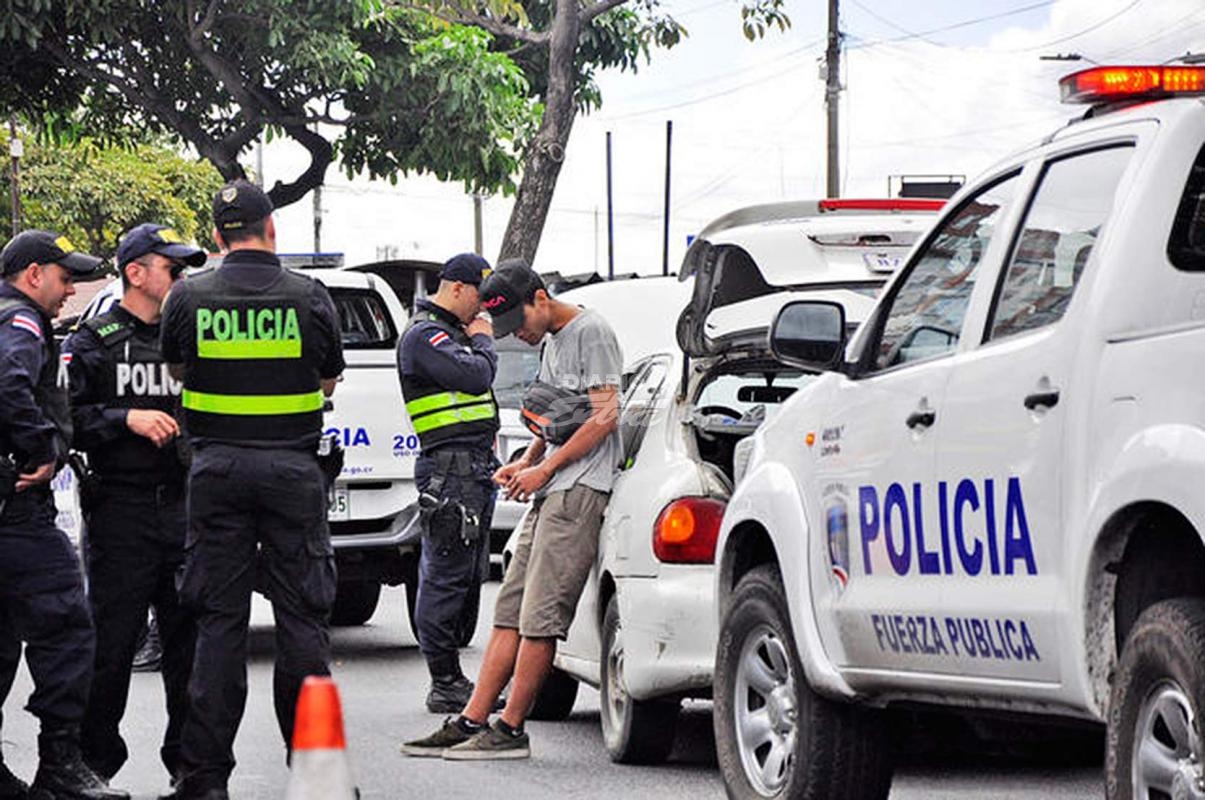 Policías de Costa Rica - USO CORRECTO DE LAS LUCES POLICIALES. Todos los  cuerpos de emergencia cuentan con dos métodos para alertar de una  emergencia, lo cual se divide en sonora 🥁o